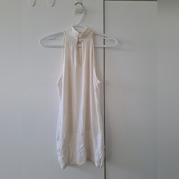 High knock sleevless top - Picture 2 of 2